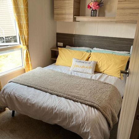 Beautiful Caravan In Trecco Bay! 74 Sycomore Bridgend  Zewnętrze zdjęcie