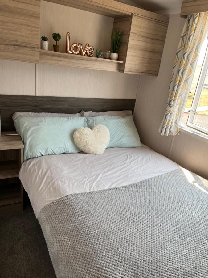 Beautiful Caravan In Trecco Bay! 74 Sycomore Bridgend  Zewnętrze zdjęcie